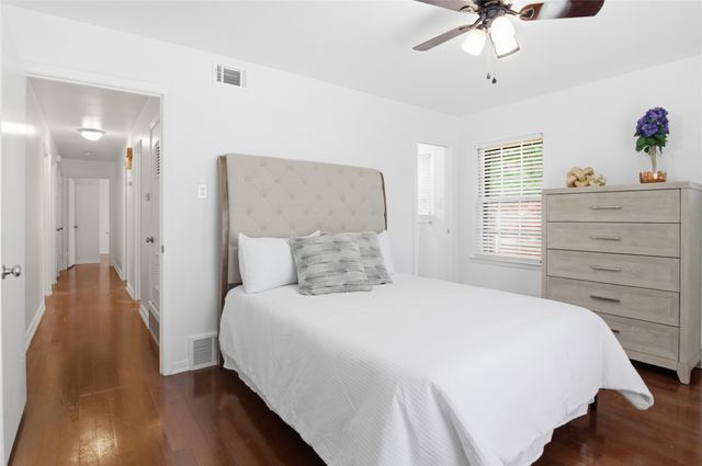 4216 Selkirk Drive W, Fort Worth, TX 76109