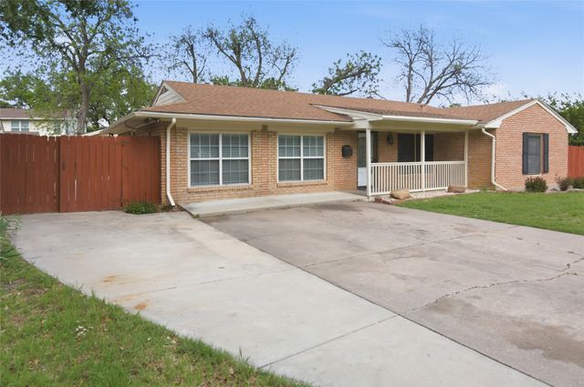 4216 Selkirk Drive W, Fort Worth, TX 76109