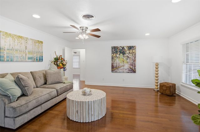 4216 Selkirk Drive W, Fort Worth, TX 76109