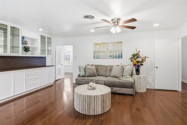 4216 Selkirk Drive W, Fort Worth, TX 76109