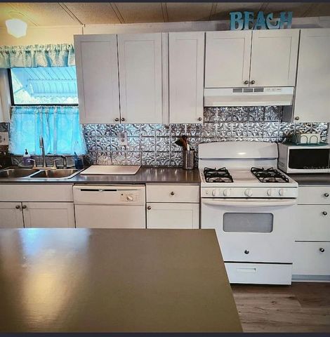 831 RIVER VIEW LANE, Tarpon Springs, FL 34689