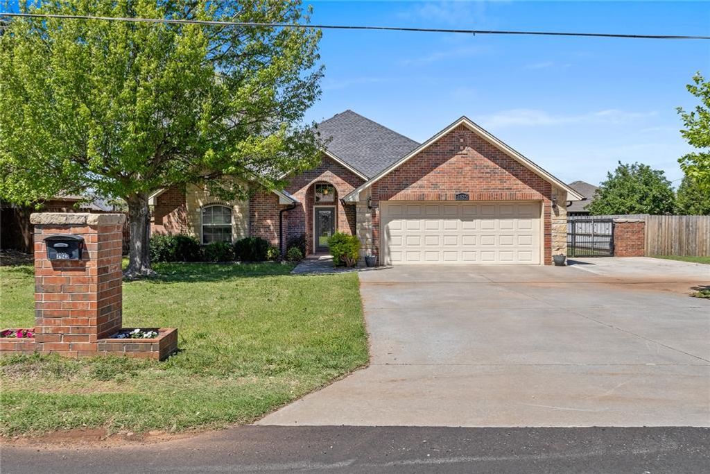 Image 1 of property listing at 2025 E Lawter Road, Weatherford, OK 73096
