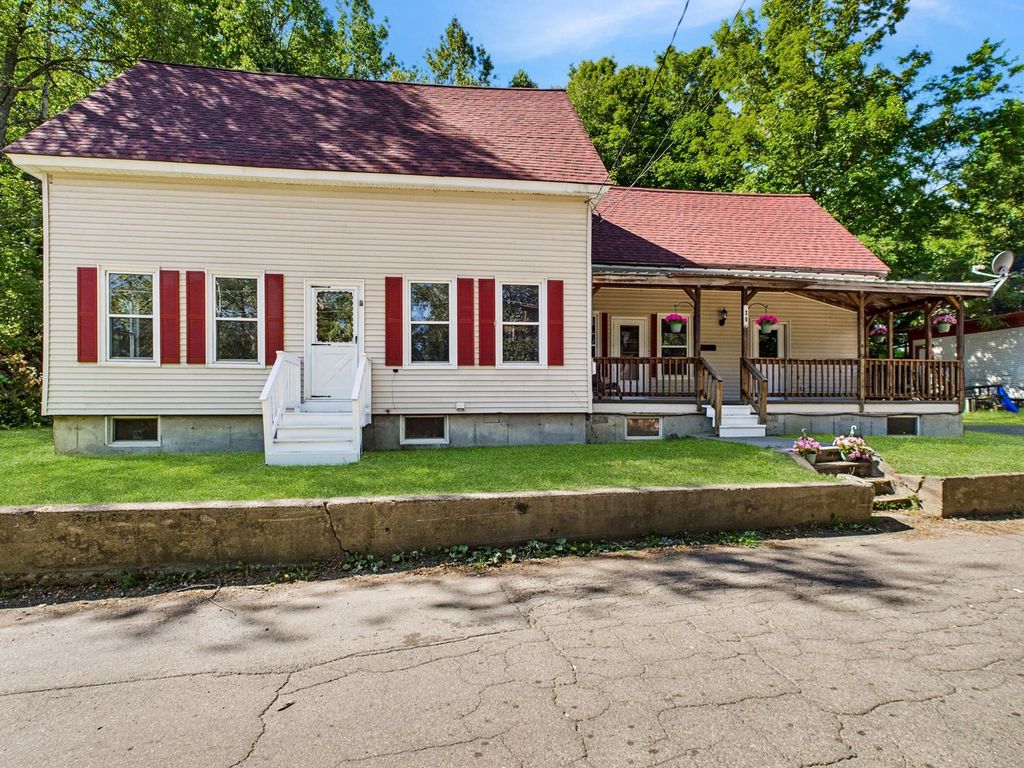 30 Spring Street, Colebrook, NH 03576