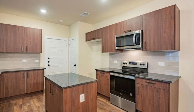 656-660 Wheatfield Drive, Venus, TX 76084