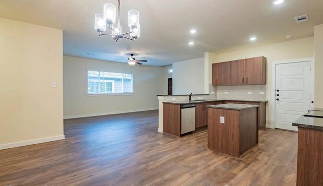 656-660 Wheatfield Drive, Venus, TX 76084