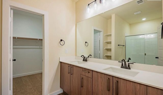 656-660 Wheatfield Drive, Venus, TX 76084