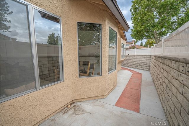 22942 Banyan Place, Saugus, CA 91390