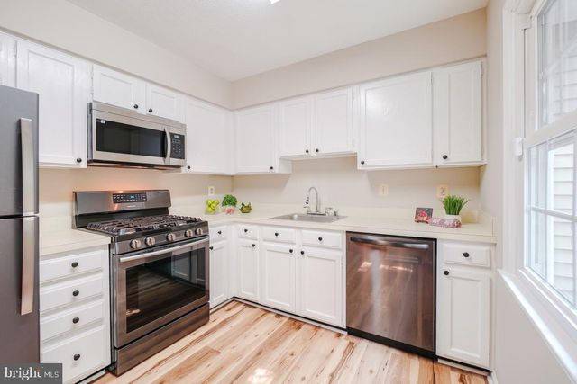 5717 EDGEWATER OAK CT, Burke, VA 22015