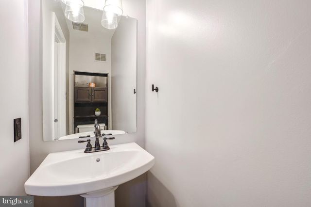 5717 EDGEWATER OAK CT, Burke, VA 22015