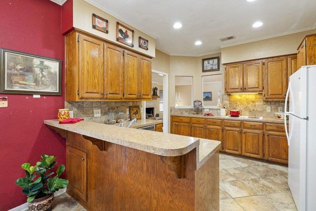 307 Cherrywood CIR, Taylor, TX 76574