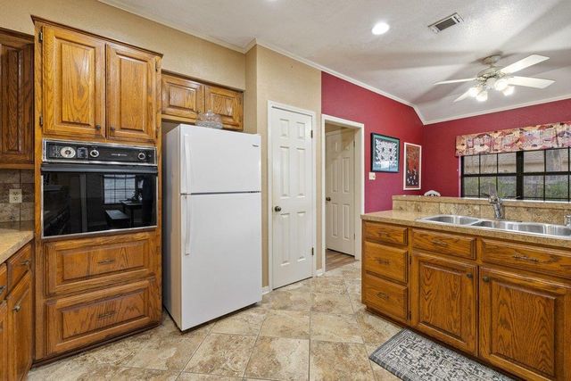 307 Cherrywood CIR, Taylor, TX 76574