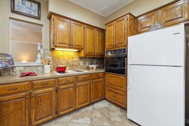 307 Cherrywood CIR, Taylor, TX 76574