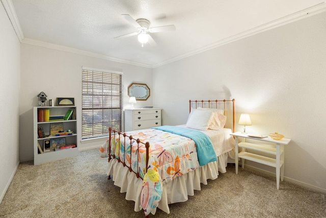 307 Cherrywood CIR, Taylor, TX 76574