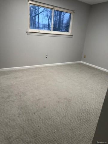 390 W Ypsilanti Avenue, Pontiac, MI 48340