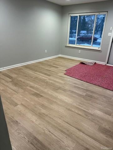 390 W Ypsilanti Avenue, Pontiac, MI 48340