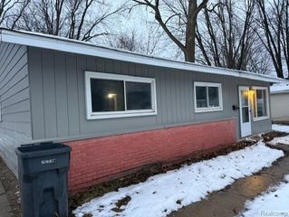 390 W Ypsilanti Avenue, Pontiac, MI 48340
