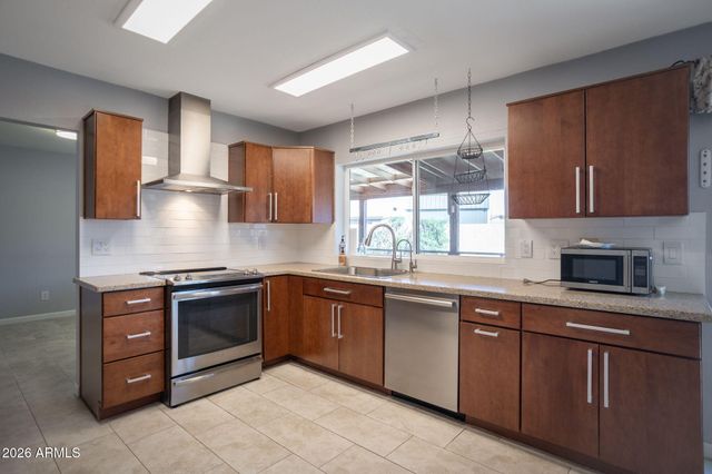 1722 W SAINT MORITZ Lane, Phoenix, AZ 85023