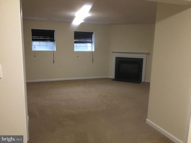 662 MCLEARY SQ SE, Leesburg, VA 20175