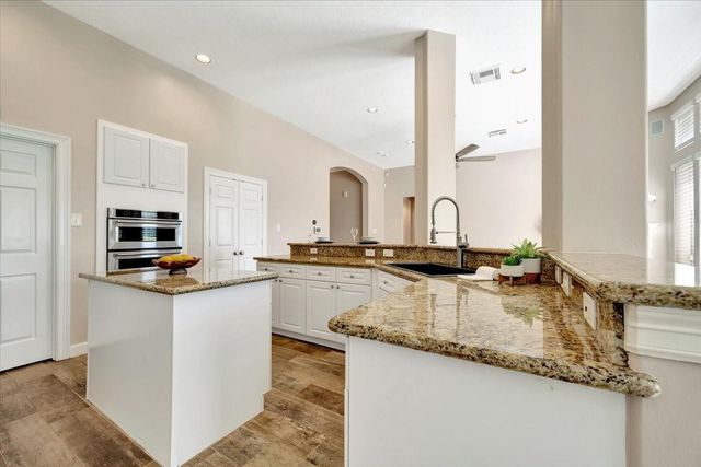 104 Las Brisas Street, Kemah, TX 77565