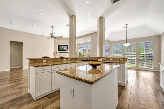 104 Las Brisas Street, Kemah, TX 77565