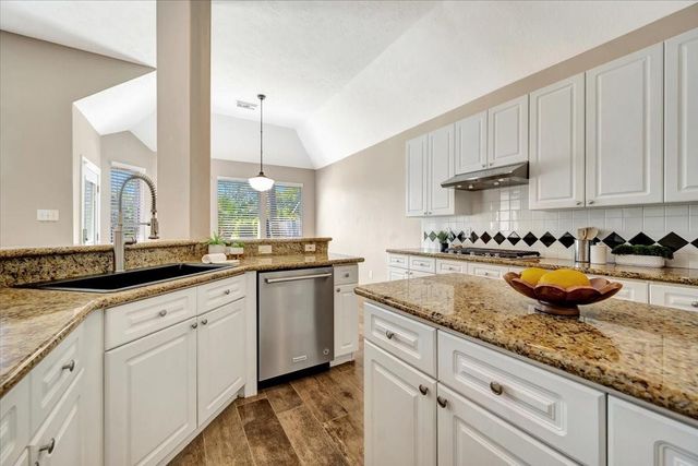 104 Las Brisas Street, Kemah, TX 77565