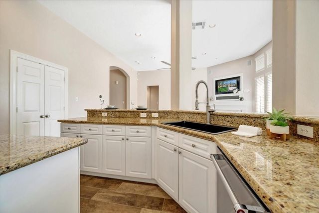 104 Las Brisas Street, Kemah, TX 77565