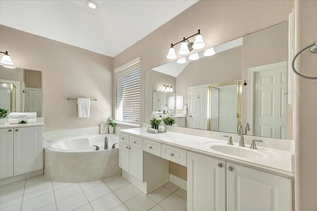 104 Las Brisas Street, Kemah, TX 77565