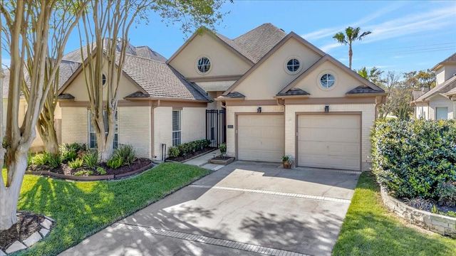 104 Las Brisas Street, Kemah, TX 77565