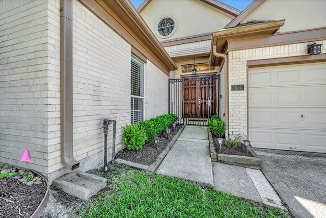 104 Las Brisas Street, Kemah, TX 77565