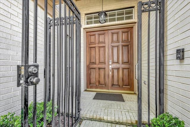 104 Las Brisas Street, Kemah, TX 77565