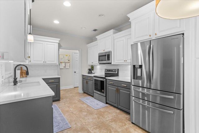 10 Woodside, Hattiesburg, MS 39402