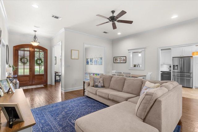 10 Woodside, Hattiesburg, MS 39402