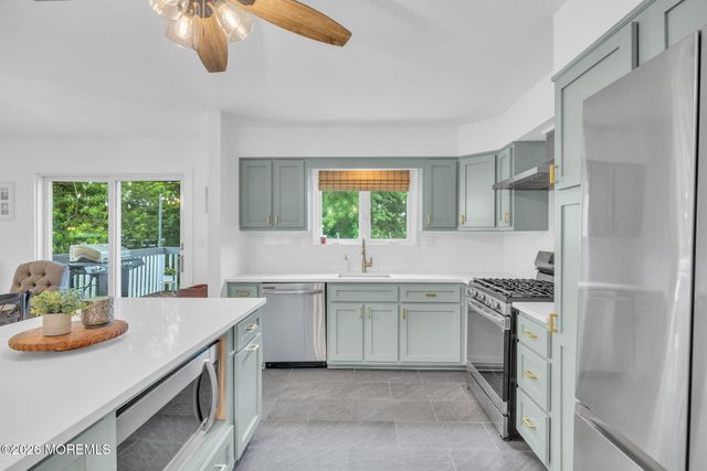 10 Coleridge Avenue, Hazlet, NJ 07730
