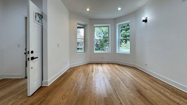 522 N Hamlin Avenue, Chicago, IL 60624