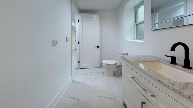 522 N Hamlin Avenue, Chicago, IL 60624
