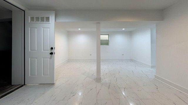 522 N Hamlin Avenue, Chicago, IL 60624