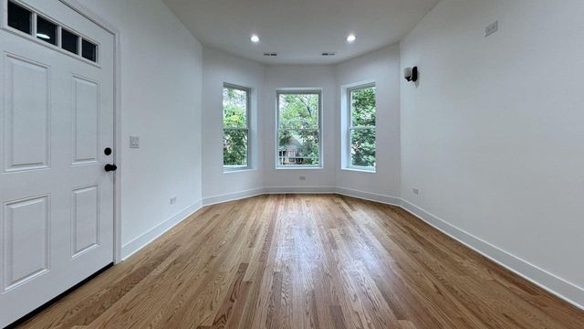 522 N Hamlin Avenue, Chicago, IL 60624