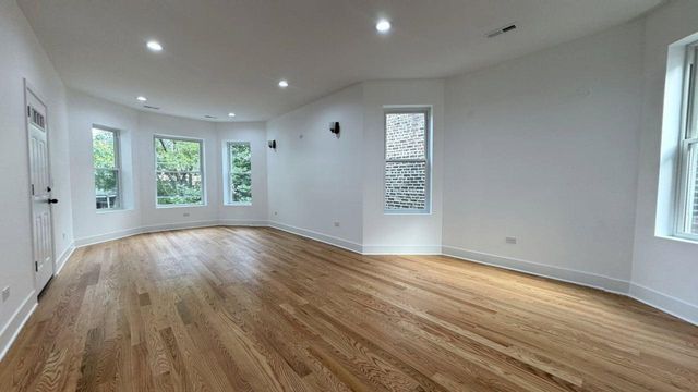 522 N Hamlin Avenue, Chicago, IL 60624