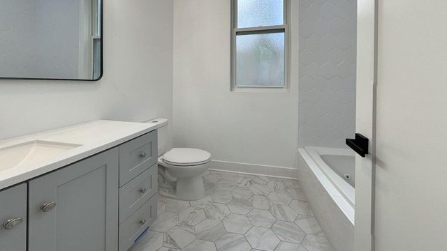 522 N Hamlin Avenue, Chicago, IL 60624
