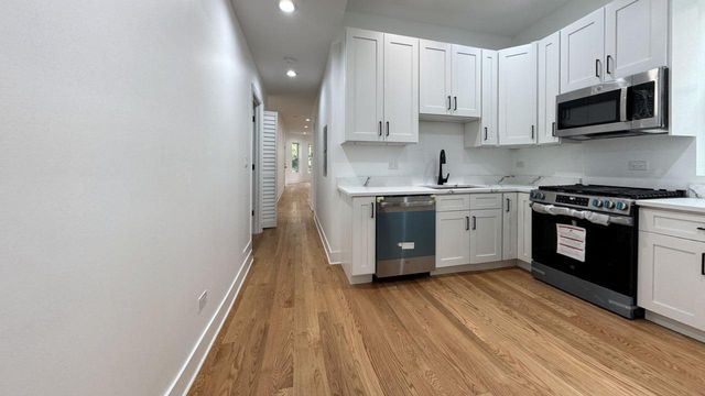 522 N Hamlin Avenue, Chicago, IL 60624