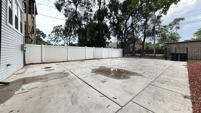 522 N Hamlin Avenue, Chicago, IL 60624