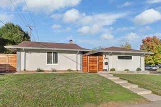 9147 La Riviera Dr, Sacramento, CA 95826