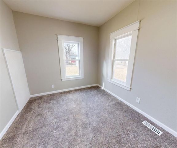 425 N Washington Street, Nevada, MO 64772