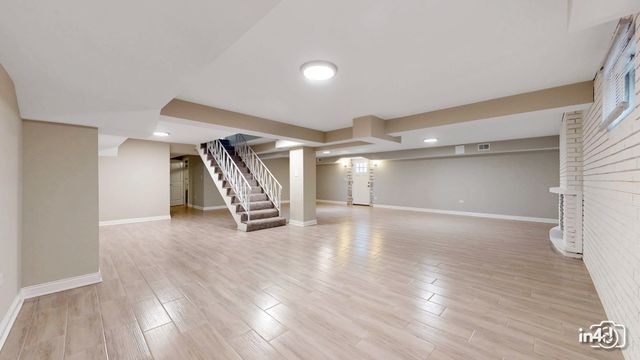 124 E Monterey Avenue, Schaumburg, IL 60193