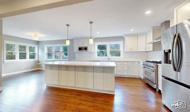 124 E Monterey Avenue, Schaumburg, IL 60193