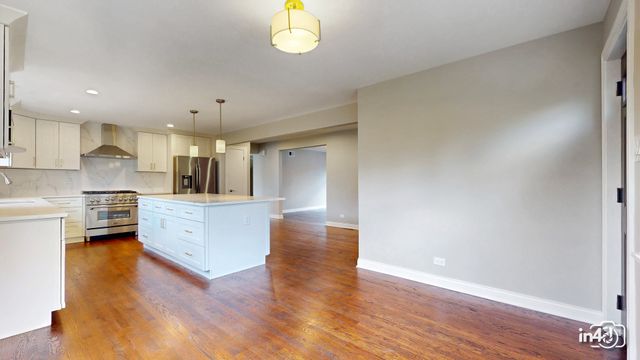 124 E Monterey Avenue, Schaumburg, IL 60193