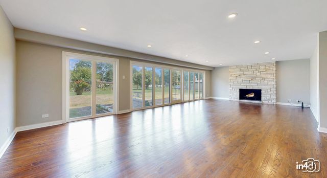 124 E Monterey Avenue, Schaumburg, IL 60193