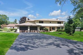 124 E Monterey Avenue, Schaumburg, IL 60193