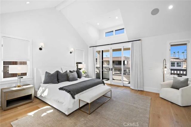 330 Onyx Avenue, Newport Beach, CA 92662