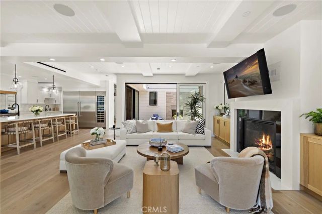 330 Onyx Avenue, Newport Beach, CA 92662